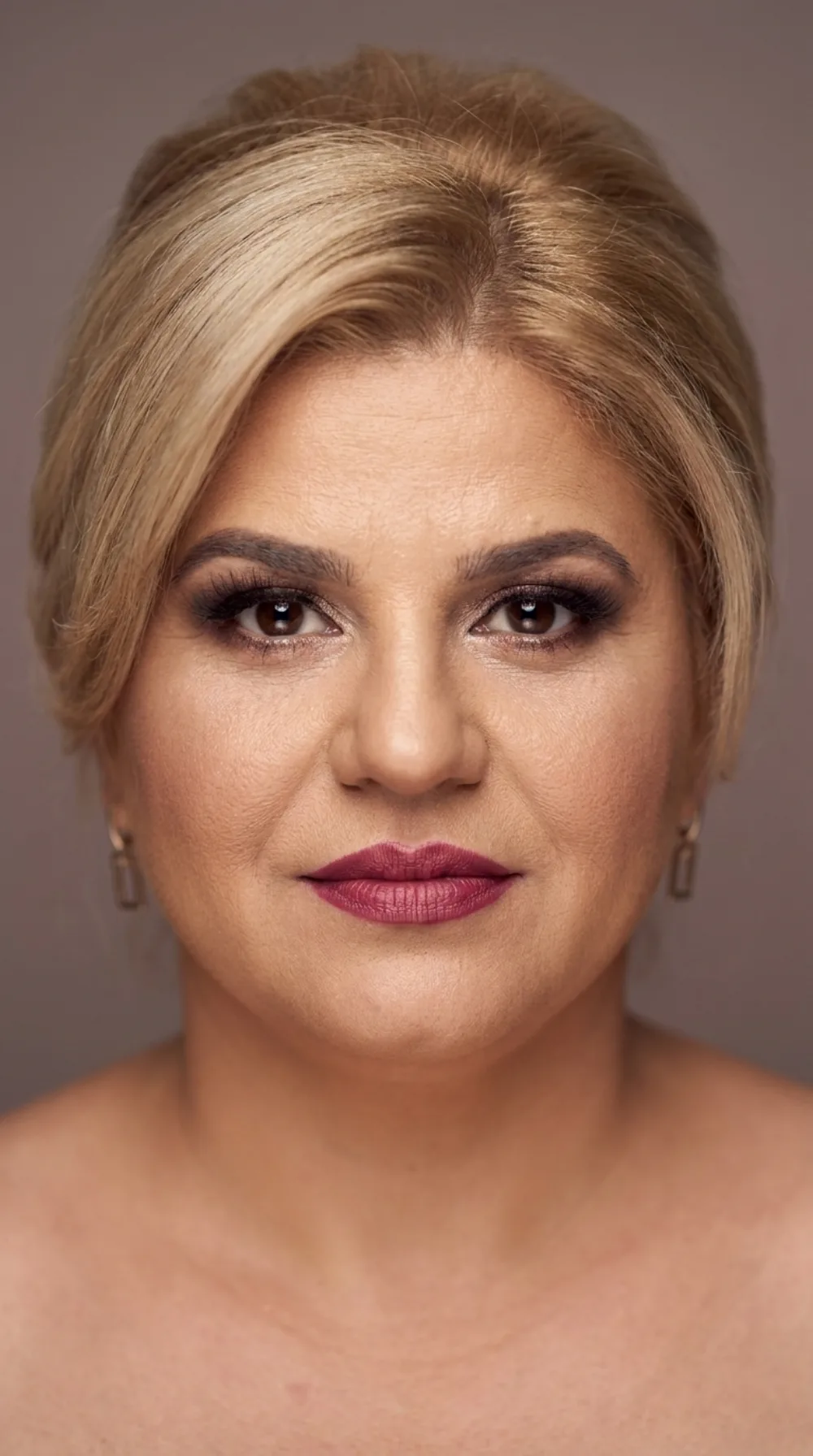 Mother-of-the-bride and mature-skin makeup by Pucca Diana in Bacău