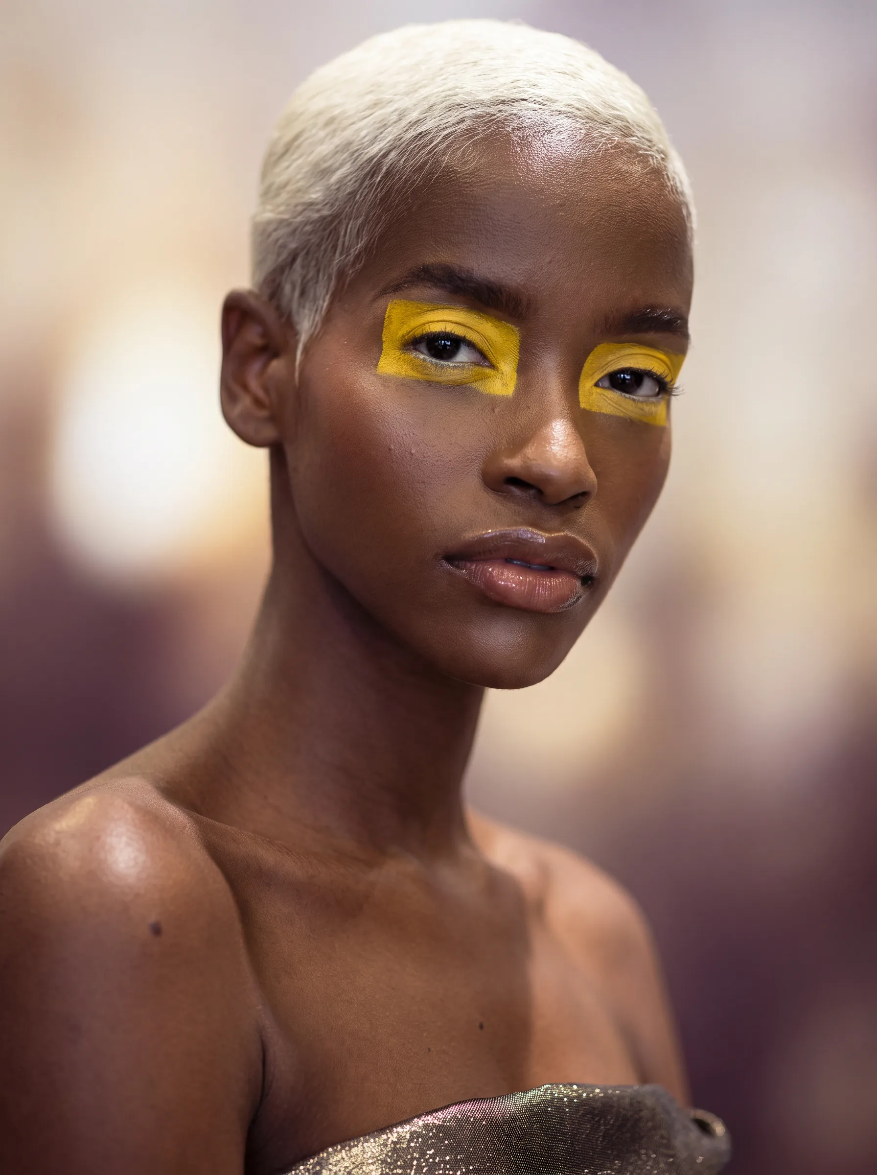 Machiaj la London Fashion Week - makeup by Pucca Diana, makeup artist Bacău
